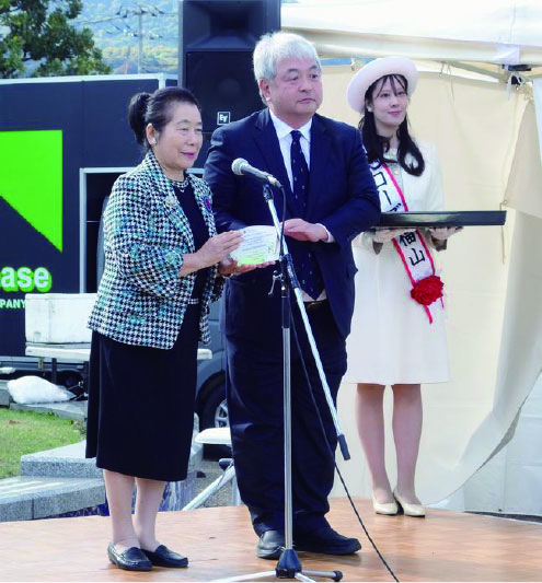 最優秀賞の表彰を受ける弊社社長の河合義一