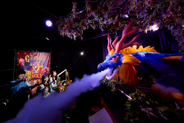 ドラゴンへの餌やり体験